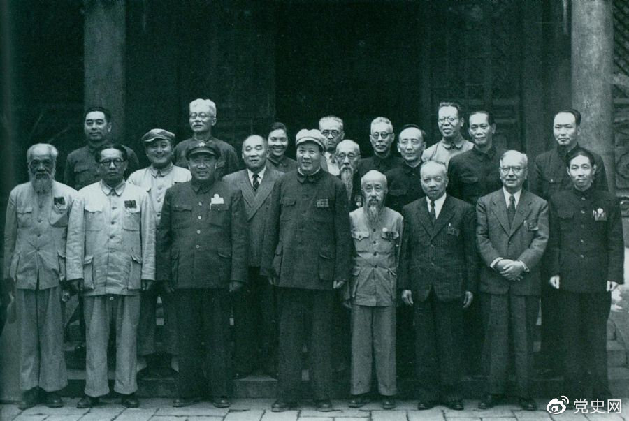 1949年7月5日，新政治協(xié)商會議籌備會常務委員合影。